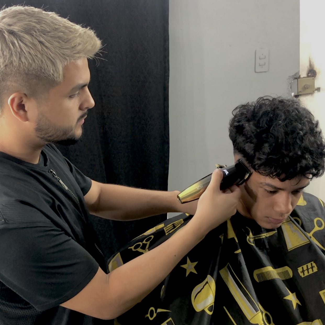 Stylizacja brody Carlos Chamale
